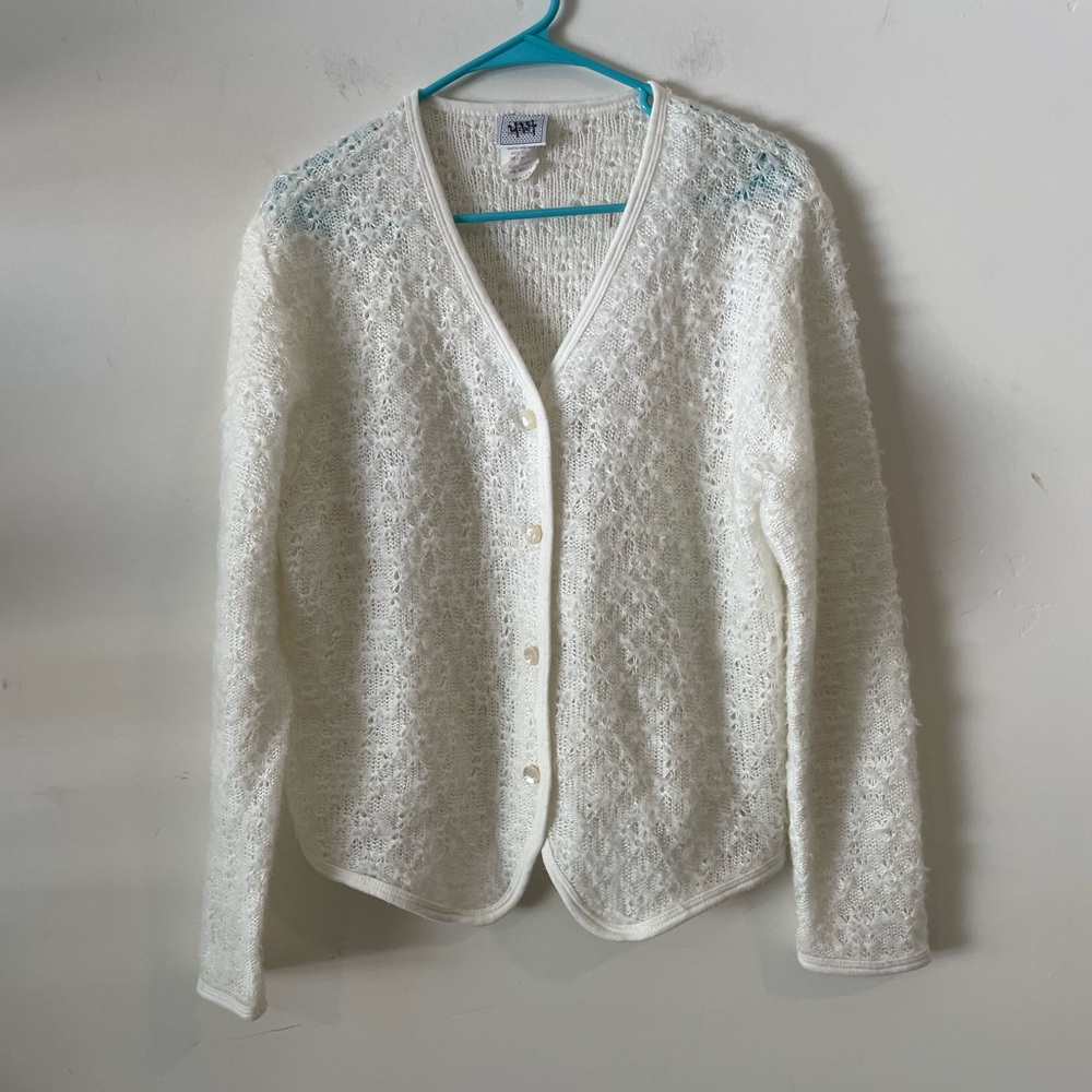DAVID WAYNE vintage cable knitted sweater cardigan. 100%acrylic.Beautiful
